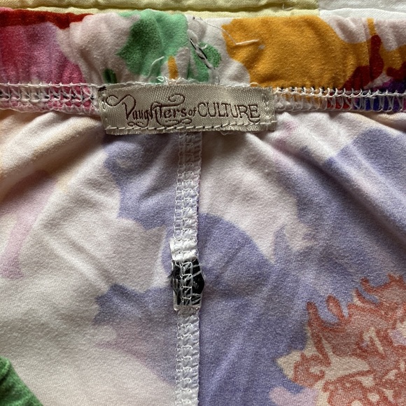 Daughters of Culture Fuchsia Hawaiian Leggings - Picture 3 of 4